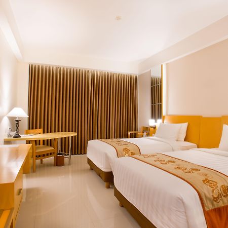 Golden Palace Hotel Lombok Матарам Екстер'єр фото